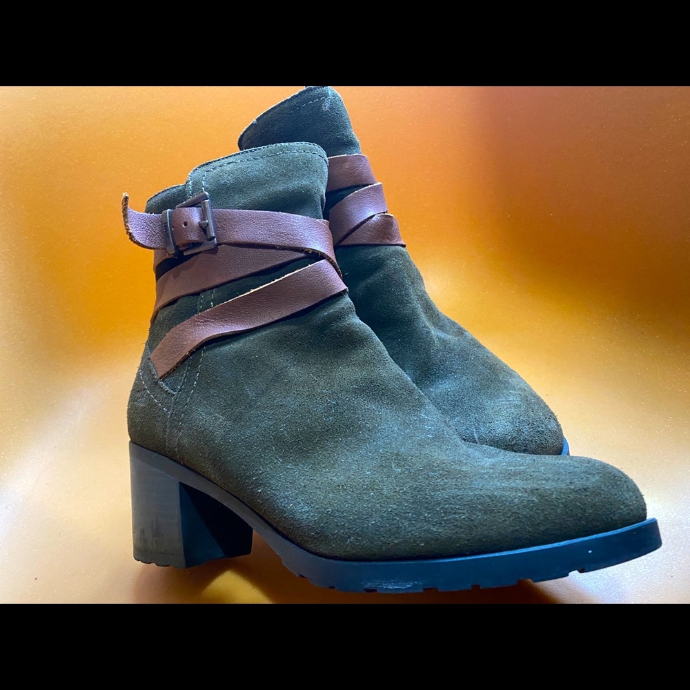 Waterproof! Suede cross-strap booties